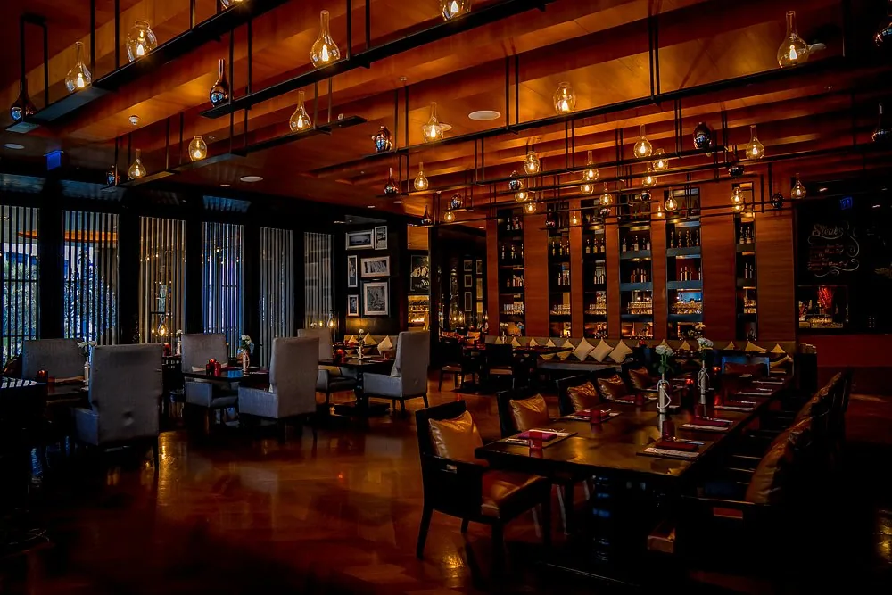 The District Grill Room & Bar, restaurants in Bangkok 2
