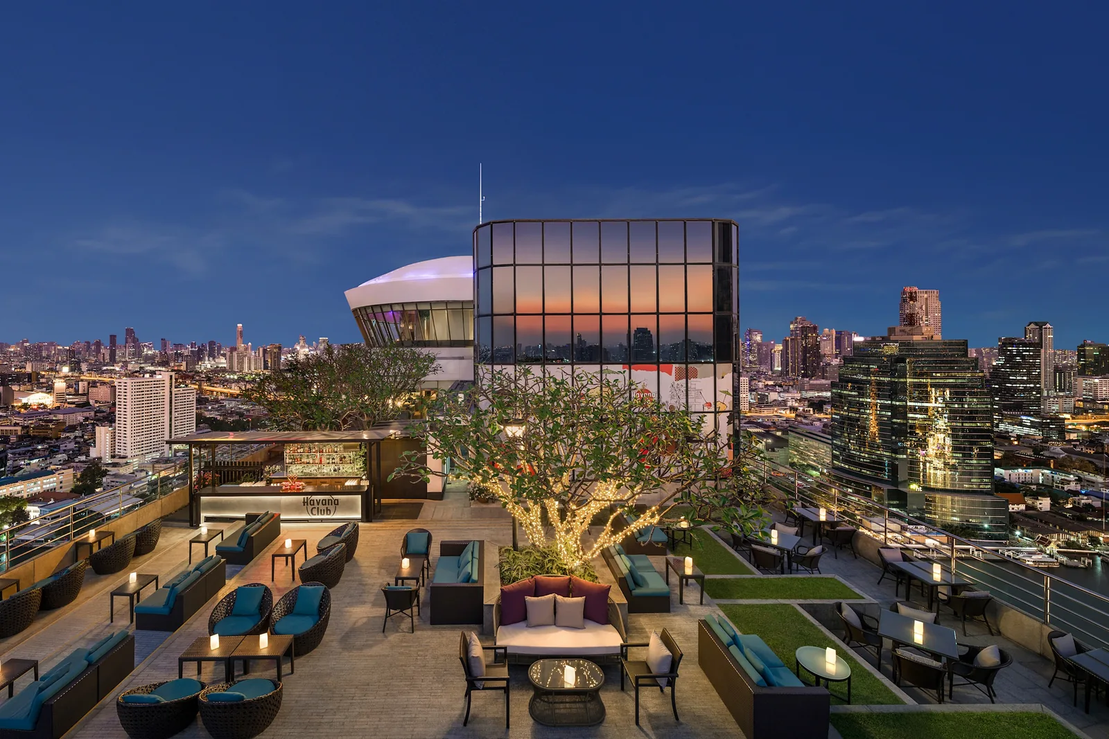ThreeSixty Lounge - rooftop deck twilight