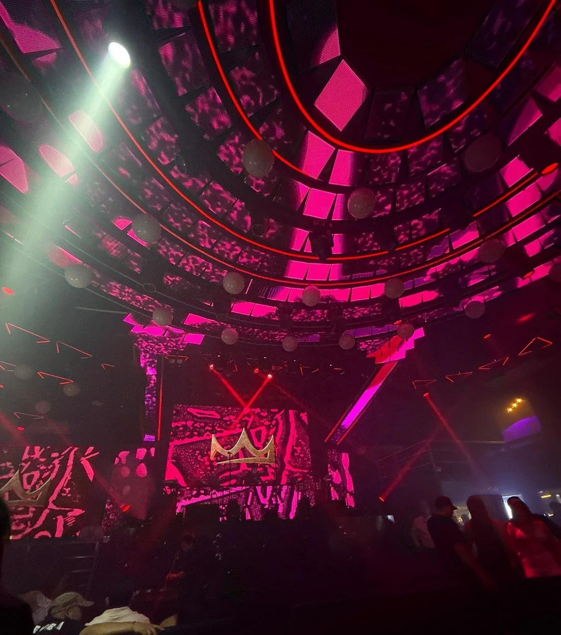 Tutaina Poblado - the stage in pink