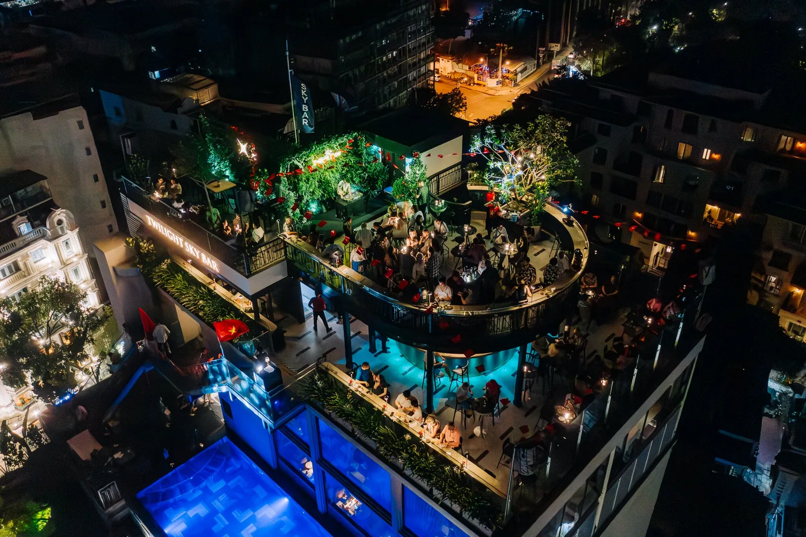 Twilight Sky Bar - saigon 3