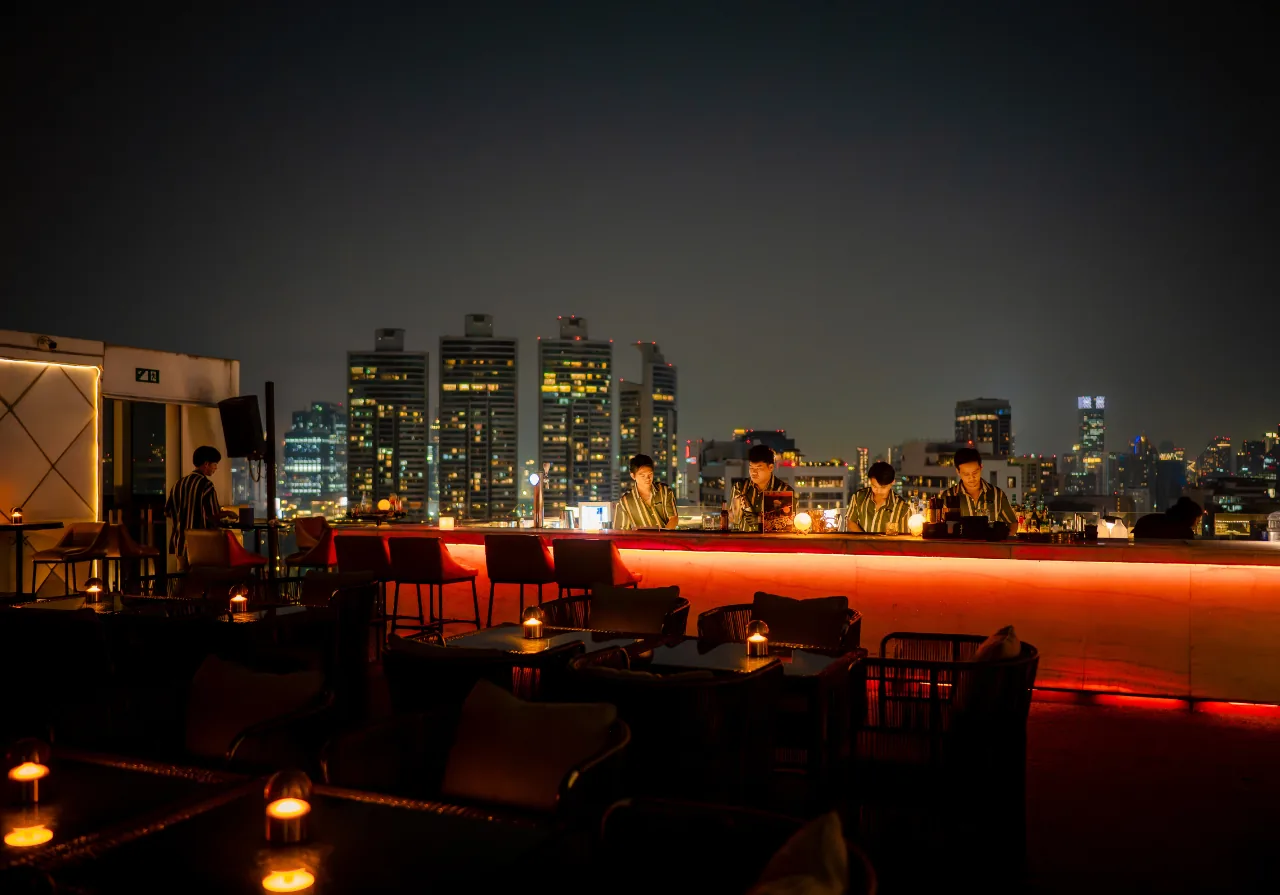 Vanilla Sky / Madura - rooftop red glow night