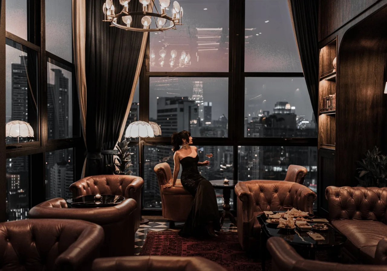 Vanilla Sky / Madura - lounge interior skyline window