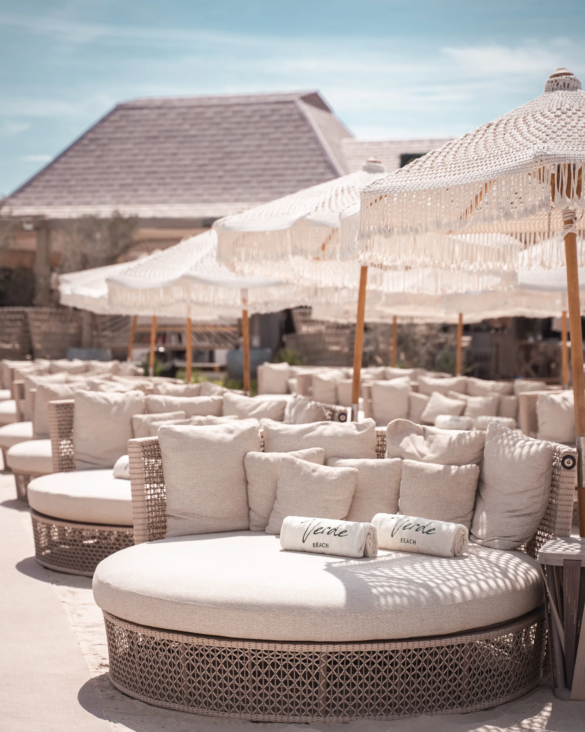 Verde Beach - round daybeds