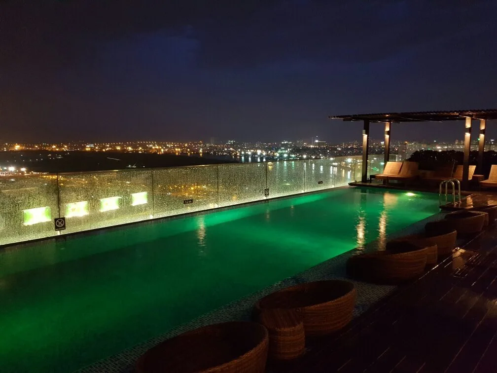 Vertical Sky Bar - saigon 3