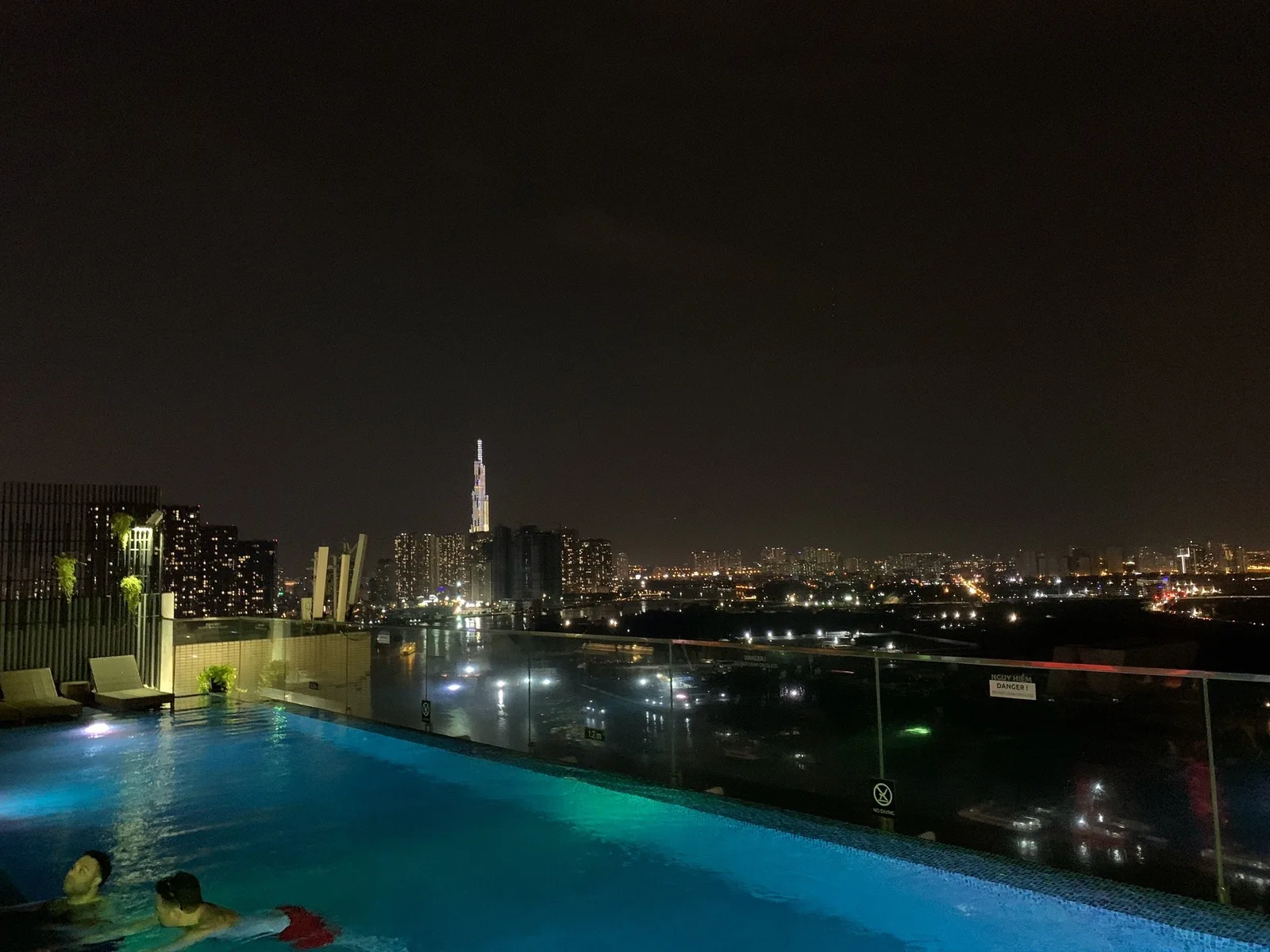 Vertical Sky Bar - saigon 4