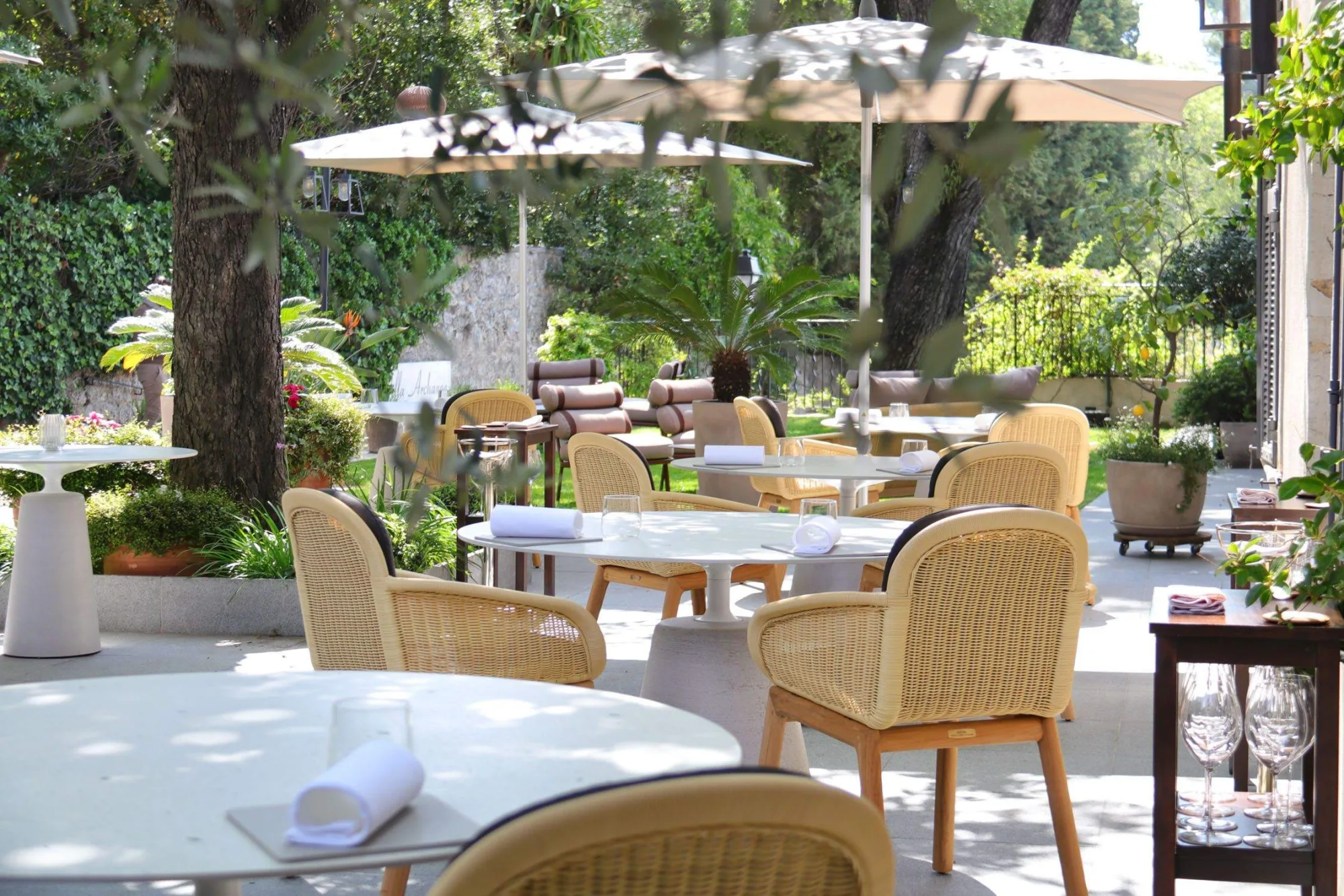 La Villa Archange - garden terrace umbrellas