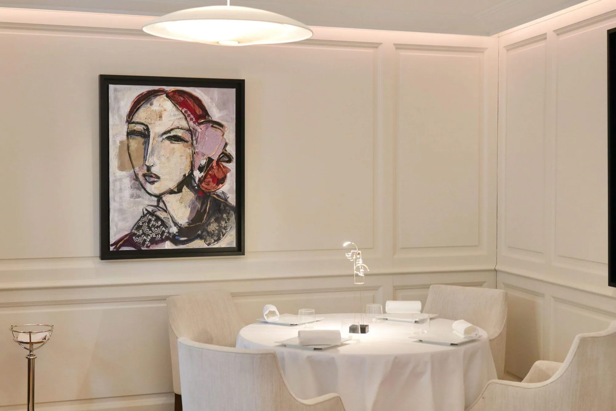 La Villa Archange - portrait art dining room