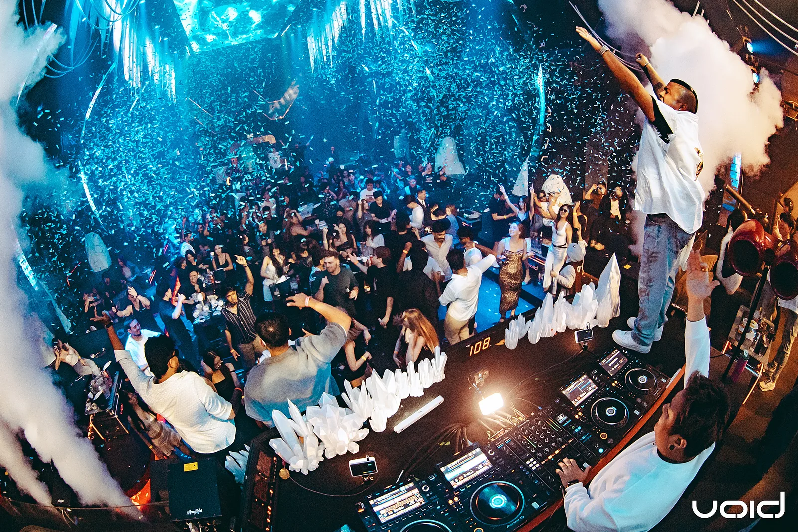 VOID Club - crowd confetti dj booth