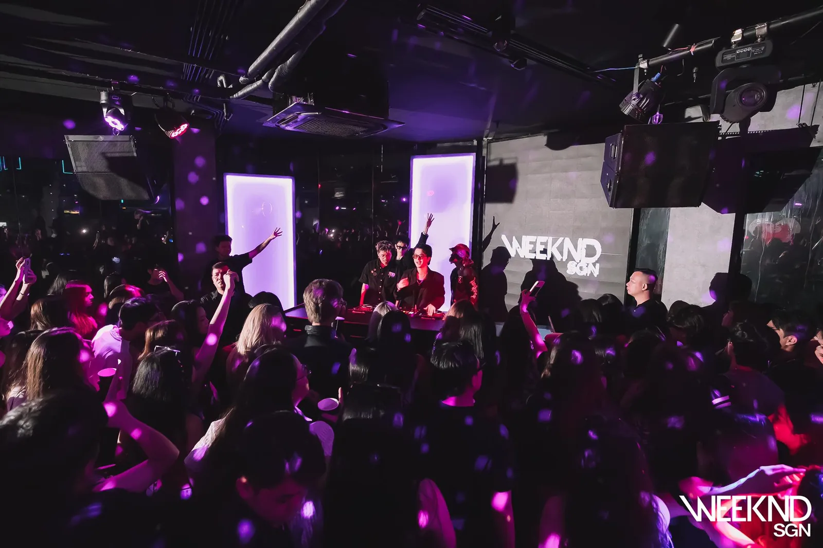 Weeknd SGN - main room