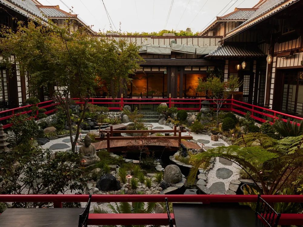 Yamashiro Hollywood - yamashiro garden courtyard koi pond