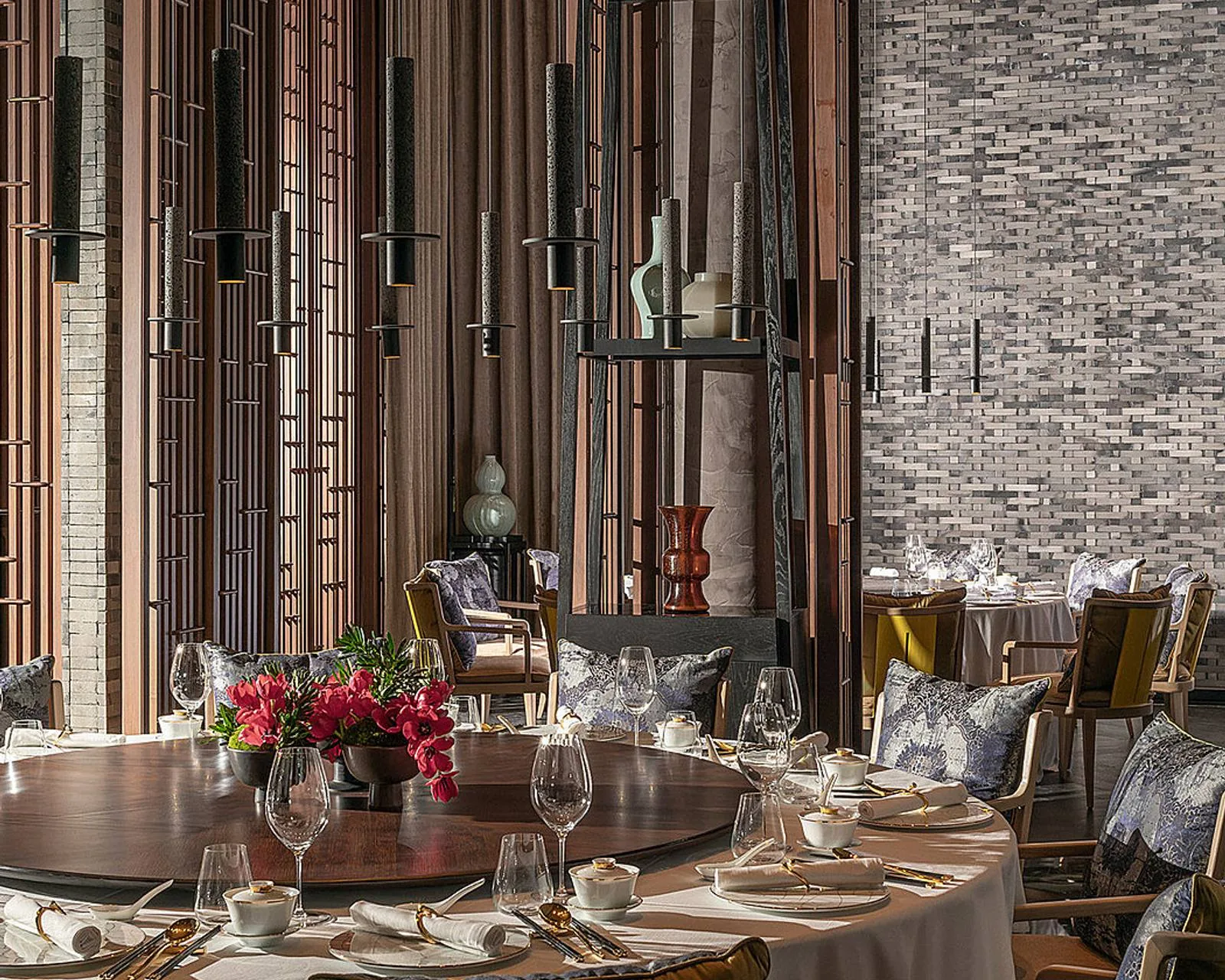 Yu Ting Yuan - add private dining round table brass screens red florals place settings