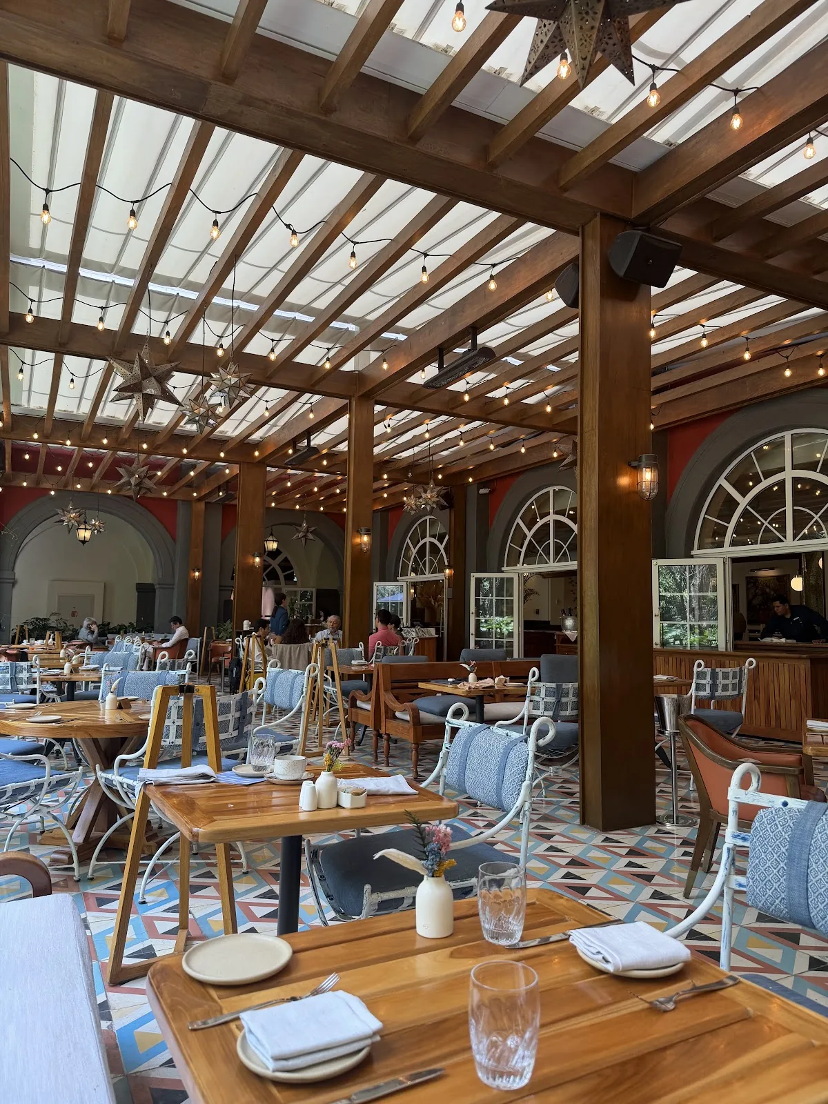 Zanaya - interior pergola dining daylight