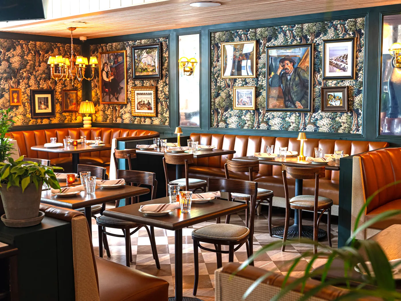 Zarella Pizzeria & Taverna - dining room 2
