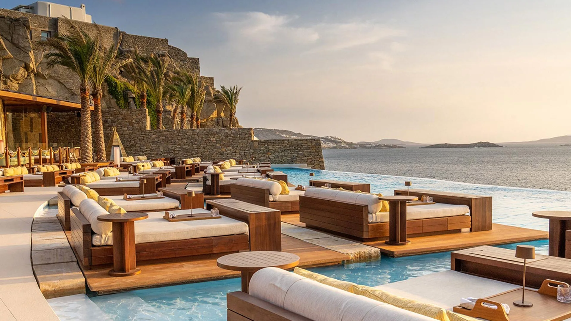 Zuma Pool - dayclub in Mykonos